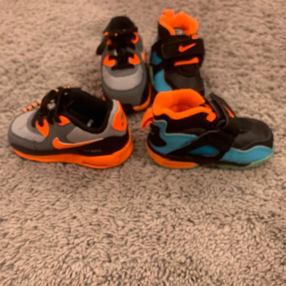 Nike Size 4 infant shoes - Picture 2 of 3